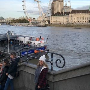 Meet your Posher, Cher